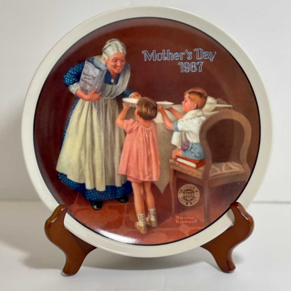 Vintage Knowles “Grandma’s Surprise” Norman Rockwell Mother’s Day 1987 Plate